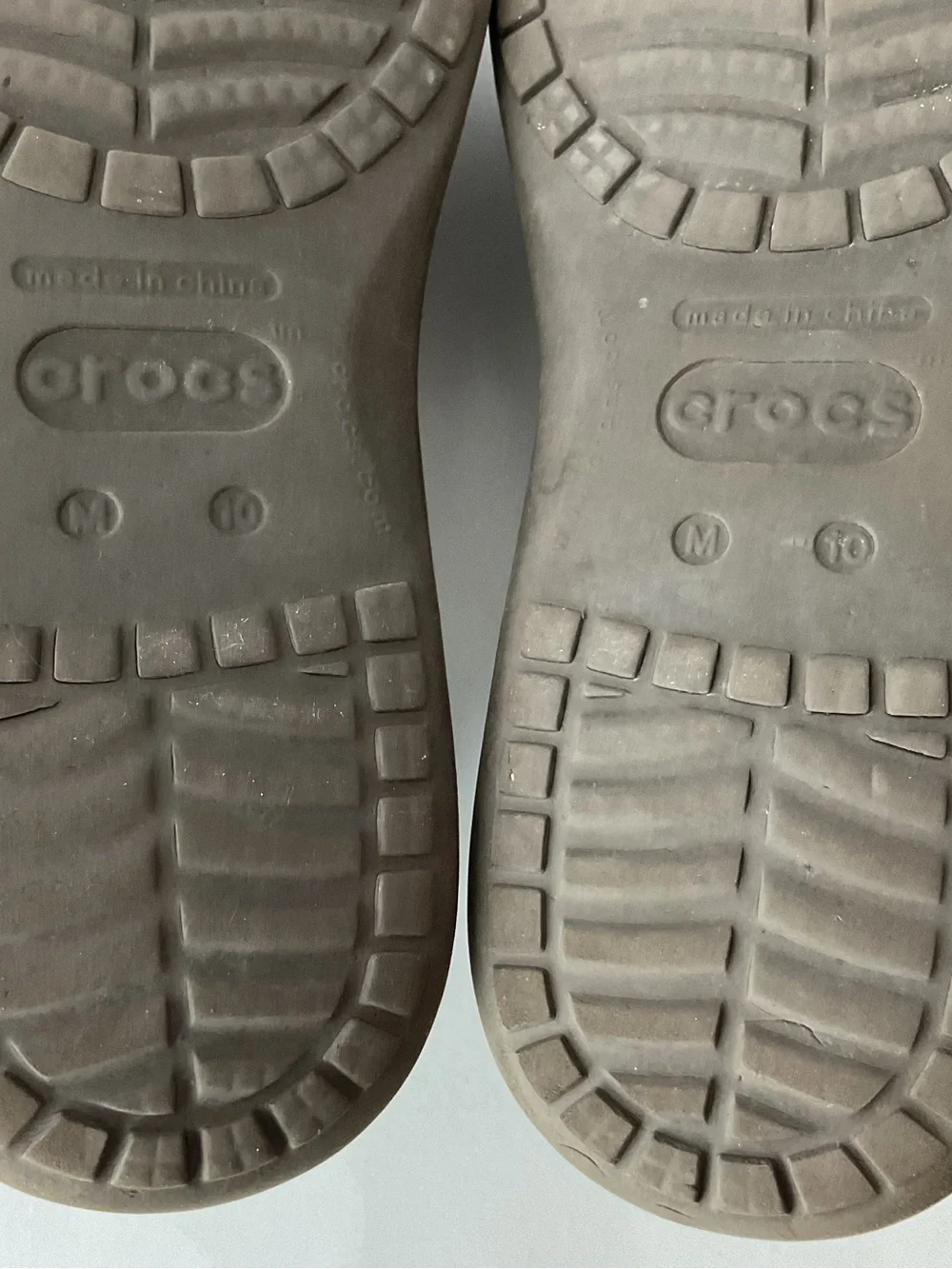 Crocs Original Santa Cruz Shoes Brown Khaki Canvas Slip On Loafers Men’s Size 10